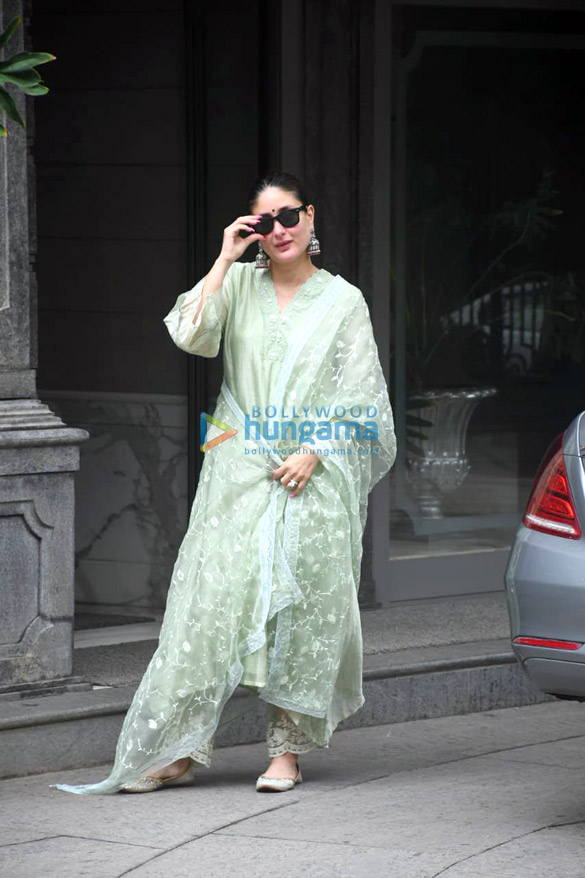 Photos: Kareena Kapoor Khan, Aadar Jain, Armaan Jain and others snapped outside Randhir Kapoor’s house in Bandra Photos: Kareena Kapoor Khan, Aadar Jain, Armaan Jain and others snapped outside Randhir Kapoor’s house in Bandra