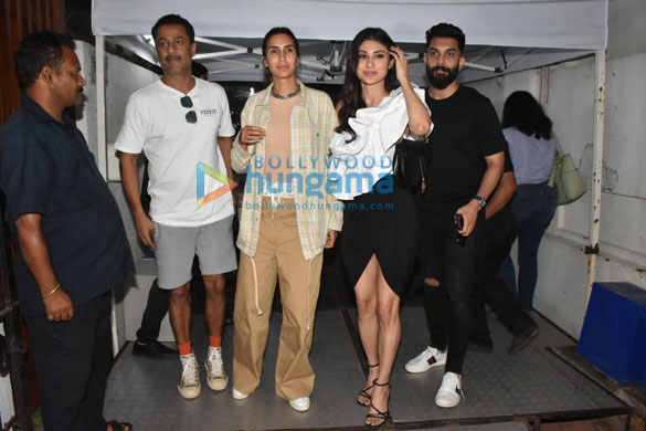 Photos: Mouni Roy, Abhishek Kapoor and others snapped at Izumi in Bandra Photos: Mouni Roy, Abhishek Kapoor and others snapped at Izumi in Bandra
