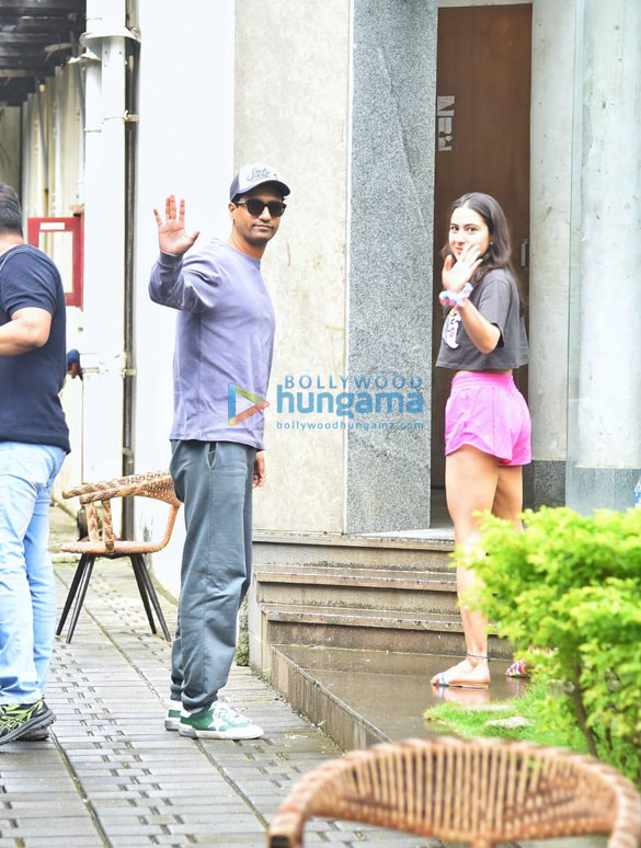 Photos: Sara Ali Khan and Vicky kaushal clicked together at dance class in Andheri Photos: Sara Ali Khan and Vicky kaushal clicked together at dance class in Andheri