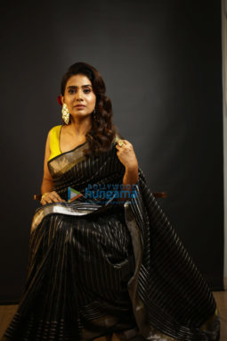 Celebrity Photos of Sonali Kulkarni