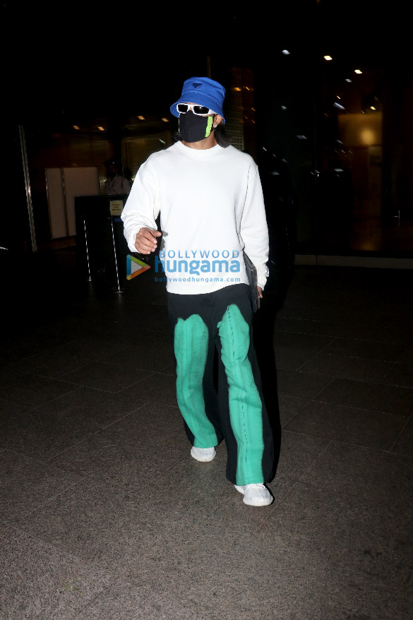Photos: Ranveer Singh, Tiger Shroff, Mouni Roy, Ashutosh Rana and others snapped at the airport Photos: Ranveer Singh, Tiger Shroff, Mouni Roy, Ashutosh Rana and others snapped at the airport