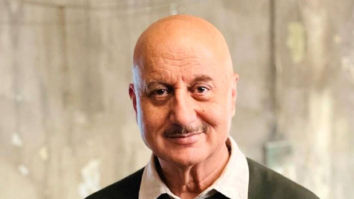 Anupam Kher recalls working with Shashi Kapoor for the first time in Utsav; shares a picture featuring the late actor