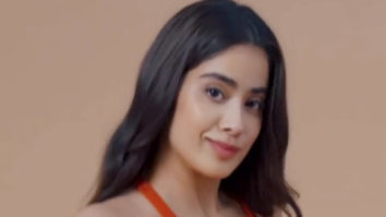 Yoga with a little bit dancing is always fun and Janhvi Kapoor proves it!