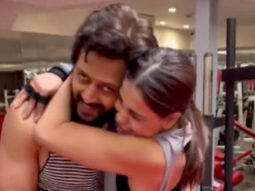 Genelia D’souza helps out Riteish Deshmukh in his workout