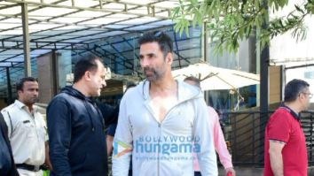 Photos: Akshay Kumar snapped at Yautcha in BKC
