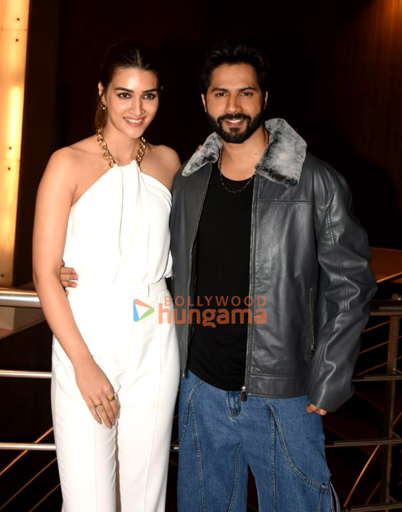 Photos: Varun Dhawan and Kriti Sanon promote Bhediya in Mumbai Photos: Varun Dhawan and Kriti Sanon promote Bhediya in Mumbai