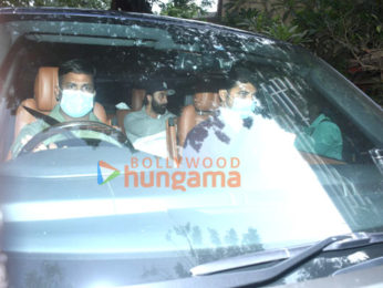 Photos: Alia Bhatt returns home with Ranbir Kapoor and Neetu Singh