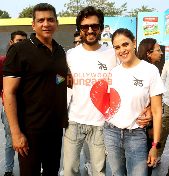 Photos: Riteish Deshmukh, Genelia D’Souza, Varun Sharma, Ganesh Acharya attended Malad Masti organised by MLA Aslam Shaikh Photos: Riteish Deshmukh, Genelia D’Souza, Varun Sharma, Ganesh Acharya attended Malad Masti organised by MLA Aslam Shaikh