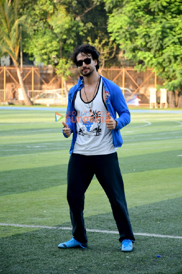Photos: Tiger Shroff, Aparshakti Khurana and others snapped at an All-Star football match Photos: Tiger Shroff, Aparshakti Khurana and others snapped at an All-Star football match