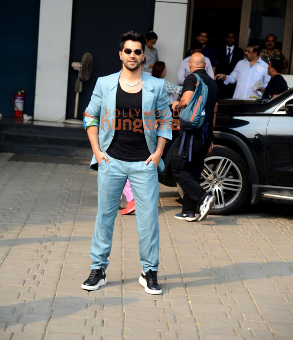 Photos: Varun Dhawan, Ajay Devgn and Dinesh Vijan snapped at Kalina airport Photos: Varun Dhawan, Ajay Devgn and Dinesh Vijan snapped at Kalina airport