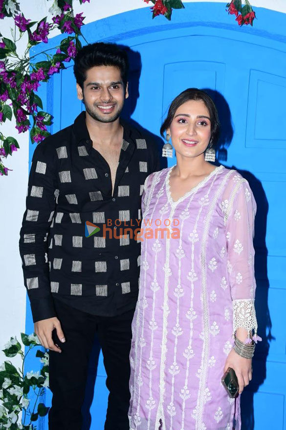 Photos: Abhimanyu Dassani and Dhvani Bhanushali snapped promoting the track ‘Kudi Meri’ Photos: Abhimanyu Dassani and Dhvani Bhanushali snapped promoting the track ‘Kudi Meri’