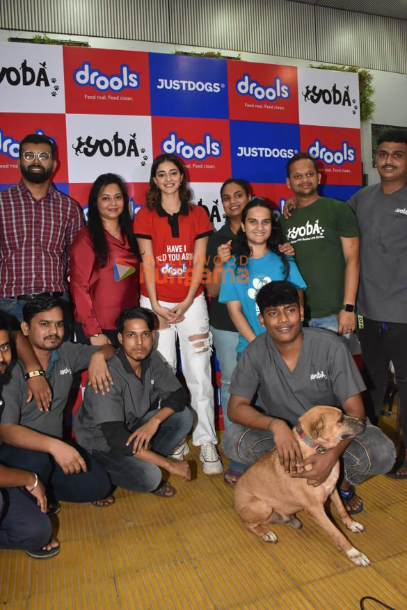 Photos: Ananya Panday snapped at Drools India’s Food Donation Drive at YODA Photos: Ananya Panday snapped at Drools India’s Food Donation Drive at YODA