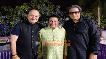 Photos: Anupam Kher, Talat Aziz and others attend Anup Jalota’s award celebration