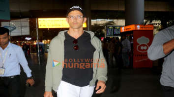 Photos: Hrithik Roshan, Ayushmann Khurrana, Dharmendra and others snapped at the airport