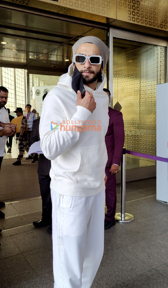 Photos: Ranveer Singh, Randeep Hooda, Ishaan Khatter and others snapped at the Airport Photos: Ranveer Singh, Randeep Hooda, Ishaan Khatter and others snapped at the Airport