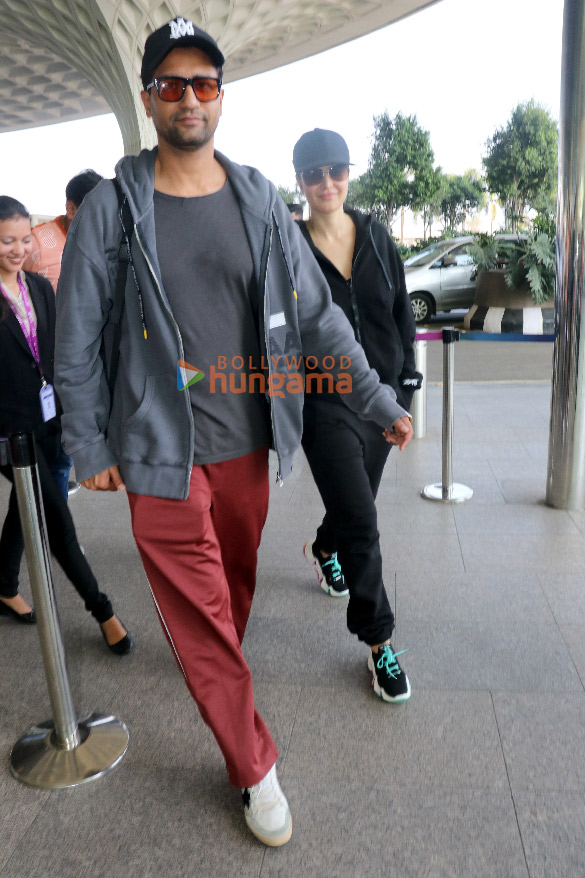 Photos: Vicky Kaushal, Katrina Kaif, Varun Dhawan and others snapped at the airport Photos: Vicky Kaushal, Katrina Kaif, Varun Dhawan and others snapped at the airport