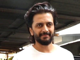 Riteish Deshmukh gets clicked by paps in a plain white tshirt