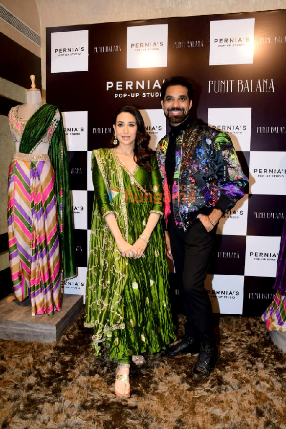 Photos: Karisma Kapoor snapped with designer Punit Balana at a studio in Juhu Photos: Karisma Kapoor snapped with designer Punit Balana at a studio in Juhu