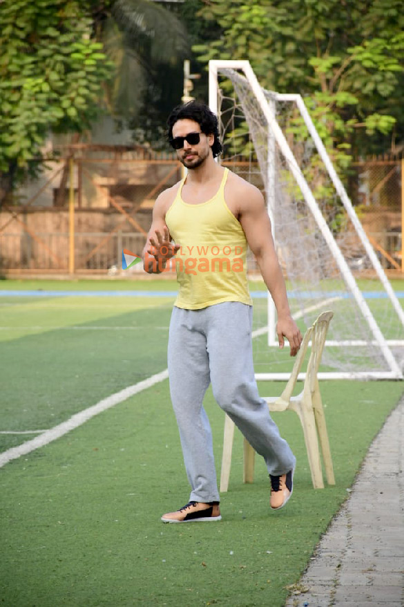 Photos: Tiger Shroff, Abhishek Bachchan, Aparshakti Khurana and others snapped at an all star football match Photos: Tiger Shroff, Abhishek Bachchan, Aparshakti Khurana and others snapped at an all star football match