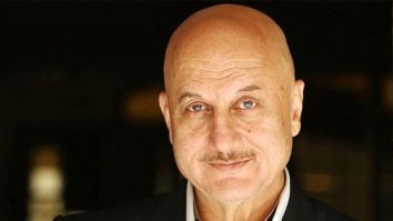 Anupam Kher opts for an autorickshaw in Delhi as he heads towards screening of Shiv Shastri Balboa