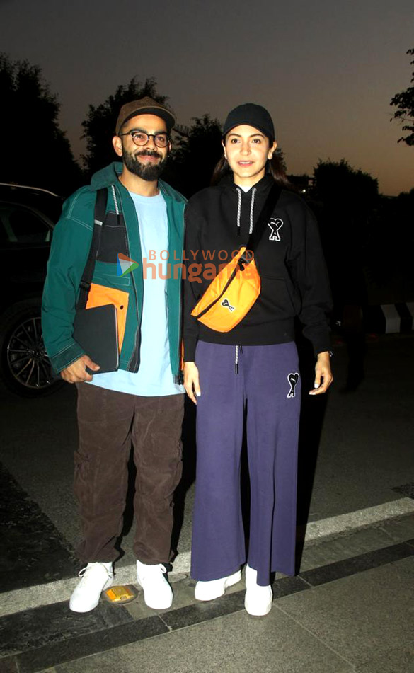 Photos: Anushka Sharma, Virat Kohli, Sanjay Dutt and others snapped at the airport Photos: Anushka Sharma, Virat Kohli, Sanjay Dutt and others snapped at the airport