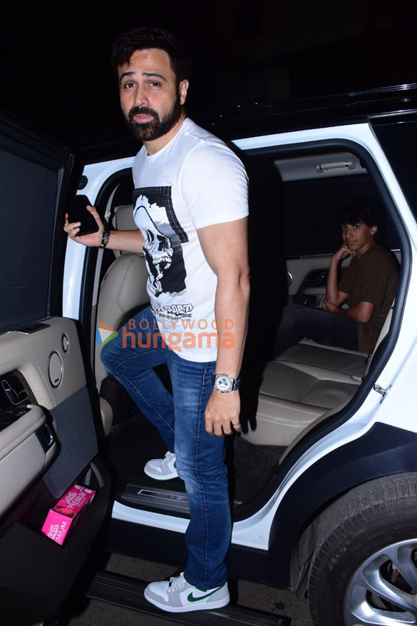 Photos: Emraan Hashmi snapped in Bandra Photos: Emraan Hashmi snapped in Bandra