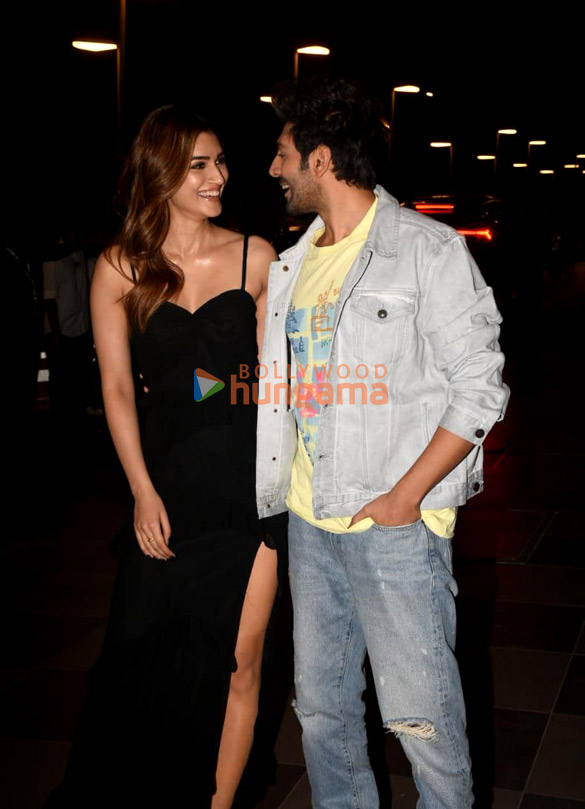 Photos: Kartik Aaryan and Kriti Sanon snapped promoting their film Shehzada Photos: Kartik Aaryan and Kriti Sanon snapped promoting their film Shehzada