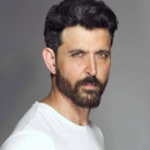 Hrithik Roshan celebrates Holi without colors; says, “No rang no bhang”