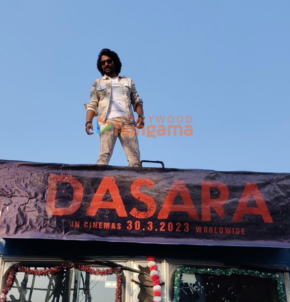 Photos: Nani makes grand entry at the trailer launch of his film Dasara in Lucknow Photos: Nani makes grand entry at the trailer launch of his film Dasara in Lucknow
