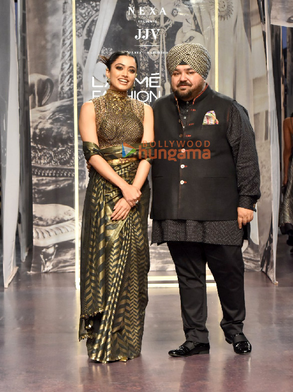 Photos: Rashmika Mandanna walks the ramp for designer J J Valaya at Lakme Fashion Week 2023 – Day 3 Photos: Rashmika Mandanna walks the ramp for designer J J Valaya at Lakme Fashion Week 2023 – Day 3