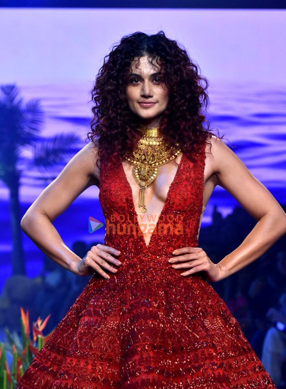 Photos: Taapsee Pannu walks the ramp for designer Monisha Jaising at Lakme Fashion Week 2023 – Day 3 Photos: Taapsee Pannu walks the ramp for designer Monisha Jaising at Lakme Fashion Week 2023 – Day 3