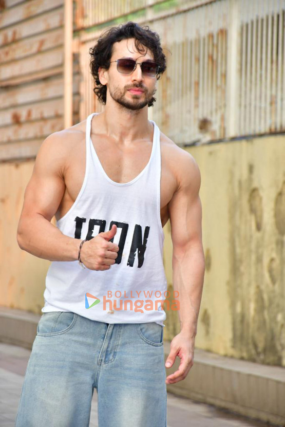 Photos: Tiger Shroff snapped at the gym Photos: Tiger Shroff snapped at the gym
