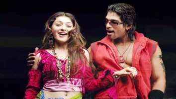 Desamuduru screening becomes pre-birthday bash for Allu Arjun fans, watch