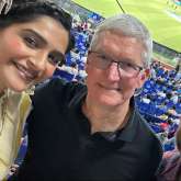 Apple CEO Tim Cook joins Sonam Kapoor and Anand Ahuja at Delhi Capitals vs KKR IPL match, see photos