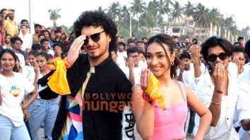 Photos: Namashi Chakraborty and Amrin Qureshi perform a live Flash Mob at Juhu Beach in Mumbai