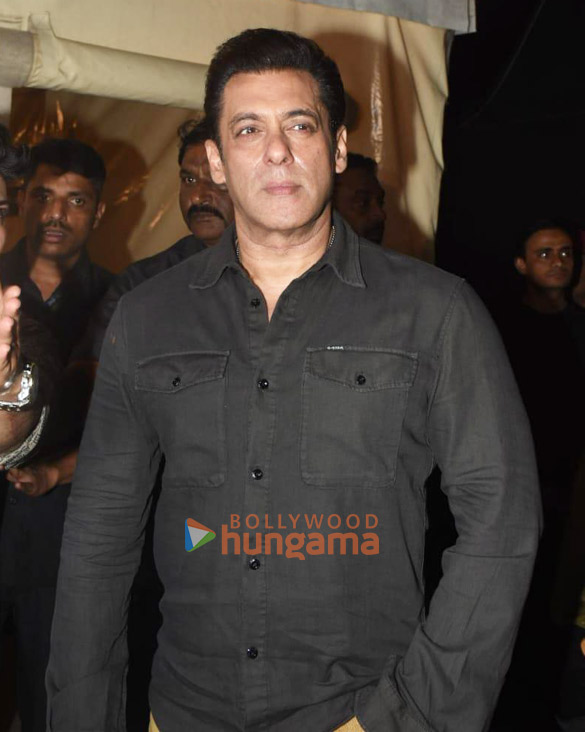 Photos: Salman Khan snapped promoting Kisi Ka Bhai Kisi Ki Jaan at Mehboob Studio Photos: Salman Khan snapped promoting Kisi Ka Bhai Kisi Ki Jaan at Mehboob Studio
