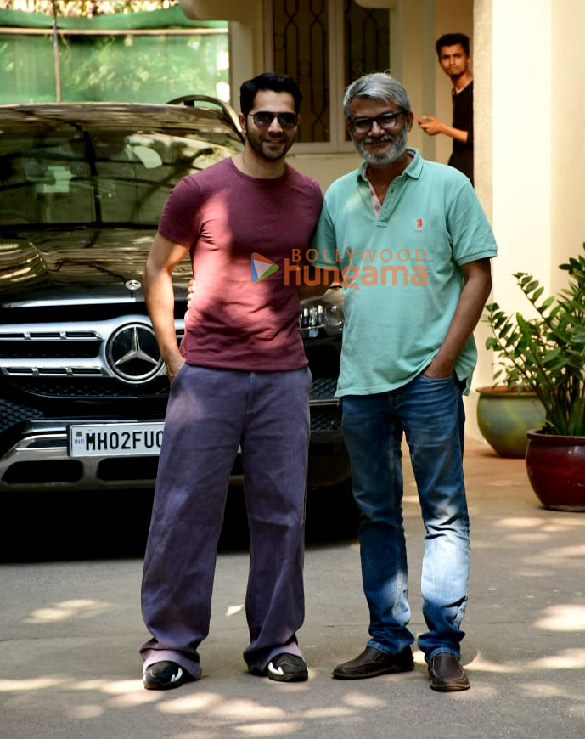 Photos: Varun Dhawan and Nitesh Tiwari snapped post dubbing in Juhu Photos: Varun Dhawan and Nitesh Tiwari snapped post dubbing in Juhu