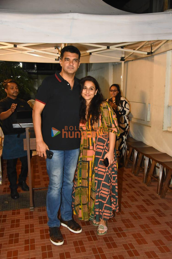 Photos Vidya Balan and Siddharth Roy Kapur snapped in Bandra Photos Vidya Balan and Siddharth Roy Kapur snapped in Bandra