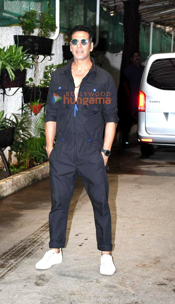 Photos: Akshay Kumar snapped post dubbing for the film The Great Indian Rescue at Sunny Super Sound Photos: Akshay Kumar snapped post dubbing for the film The Great Indian Rescue at Sunny Super Sound