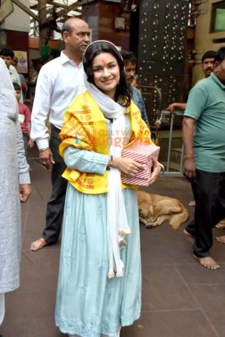 Photos: Avneet Kaur visits Siddhivinayak Temple