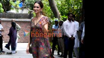 Photos: Kriti Kharbanda, Pulkit Samrat, Malavika Mohanan and others snapped attending puja at the new Excel Entertainment office