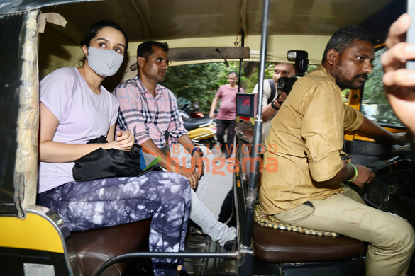 Photos: Shraddha Kapoor snapped taking an auto rickshaw ride Photos: Shraddha Kapoor snapped taking an auto rickshaw ride
