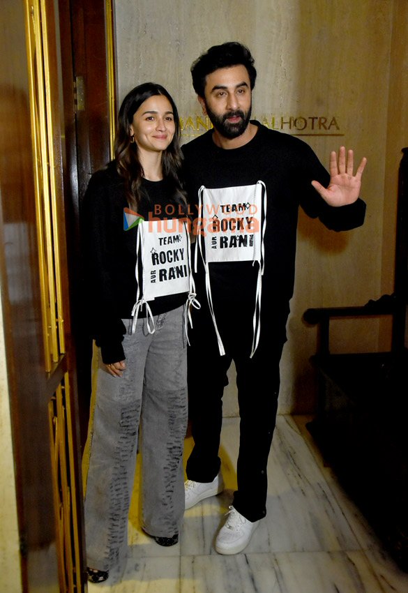 Photos: Alia Bhatt, Ranbir Kapoor, Ranveer Singh and others snapped at Manish Malhotra’s House Party in Bandra Photos: Alia Bhatt, Ranbir Kapoor, Ranveer Singh and others snapped at Manish Malhotra’s House Party in Bandra
