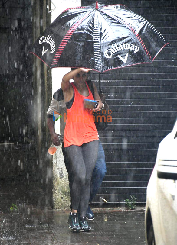 Photos: Rakul Preet Singh snapped outside a dance class Photos: Rakul Preet Singh snapped outside a dance class