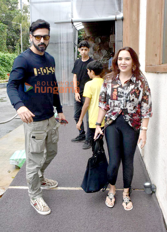 Photos: Zayed Khan snapped with his family at Bastian in Worli Photos: Zayed Khan snapped with his family at Bastian in Worli