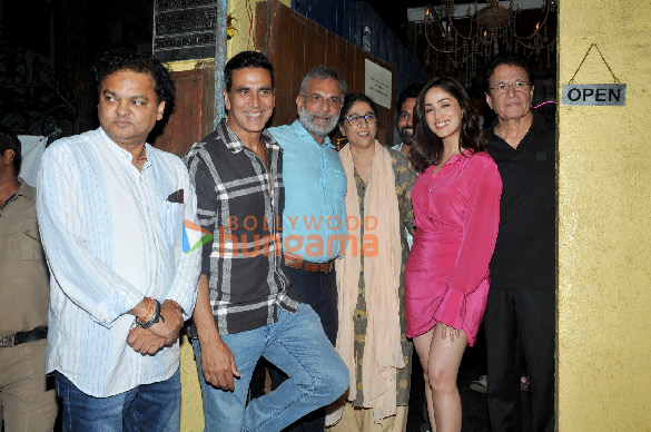 Photos: Akshay Kumar and others snapped at a dinner party at Chin Chin Chu organized by him for the exhibitors Photos: Akshay Kumar and others snapped at a dinner party at Chin Chin Chu organized by him for the exhibitors