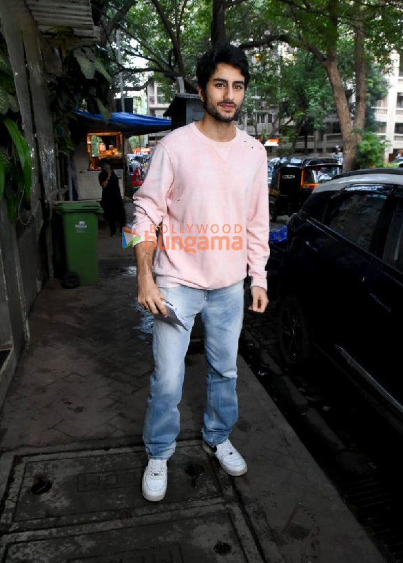 Photos: Ibrahim Ali Khan snapped in Bandra Photos: Ibrahim Ali Khan snapped in Bandra