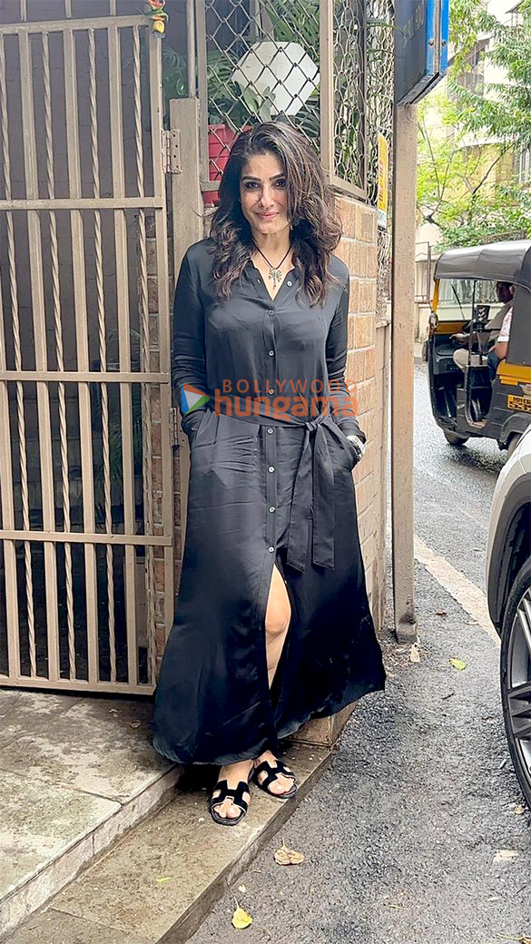 Photos: Raveena Tandon snapped outside a dubbing studio in Bandra Photos: Raveena Tandon snapped outside a dubbing studio in Bandra