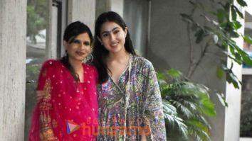 Photos: Sara Ali Khan, Soha Ali Khan and Saba Ali Khan snapped at Kareena Kapoor Khan’s house in Bandra