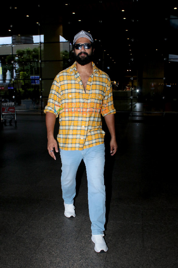 Photos: Vicky Kaushal snapped in Airport Photos: Vicky Kaushal snapped in Airport